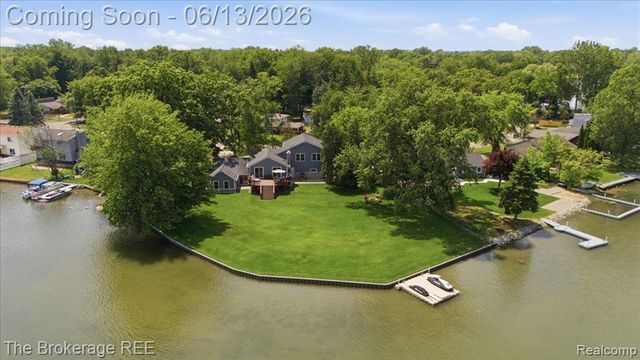 261 Reymont Road, Waterford, MI 48327