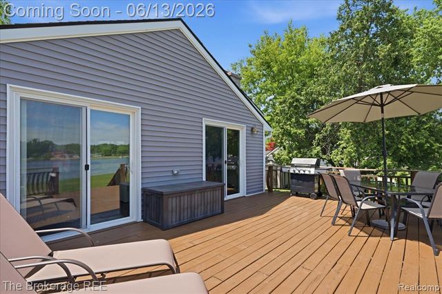 261 Reymont Road, Waterford, MI 48327