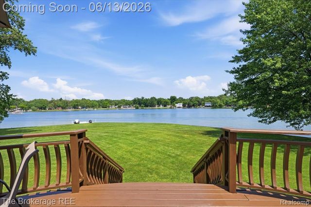 261 Reymont Road, Waterford, MI 48327