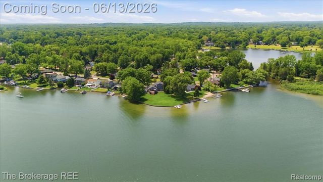 261 Reymont Road, Waterford, MI 48327