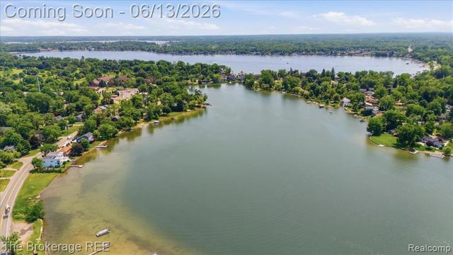 261 Reymont Road, Waterford, MI 48327