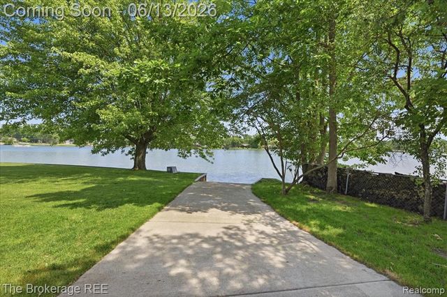 261 Reymont Road, Waterford, MI 48327