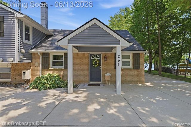 261 Reymont Road, Waterford, MI 48327