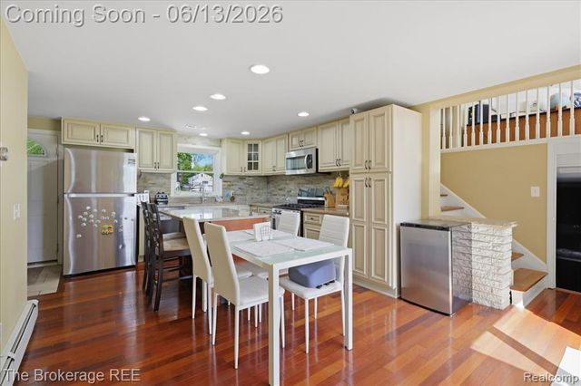 261 Reymont Road, Waterford, MI 48327