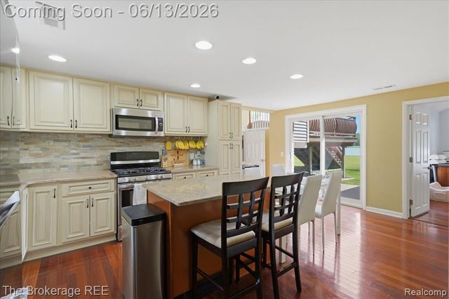 261 Reymont Road, Waterford, MI 48327