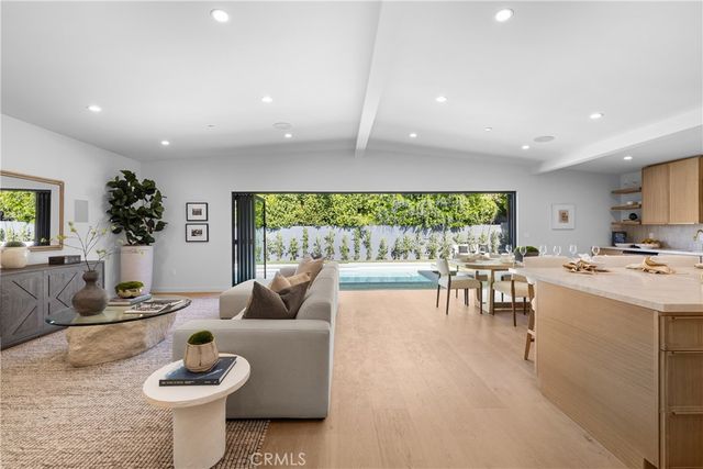 5900 Ostrom, Encino, CA 91316
