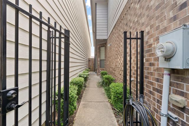 1705 W T C Jester Boulevard, Houston, TX 77008