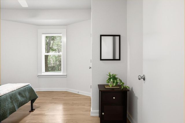 537 E Sears Street, Denison, TX 75021