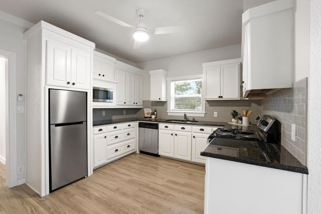 537 E Sears Street, Denison, TX 75021