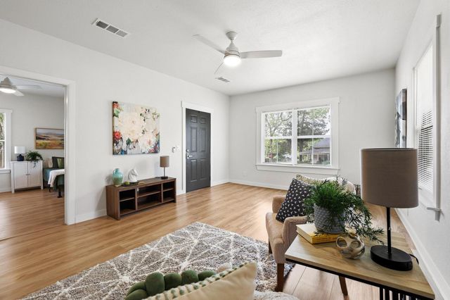 537 E Sears Street, Denison, TX 75021