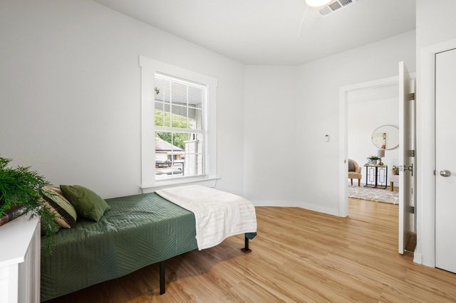 537 E Sears Street, Denison, TX 75021