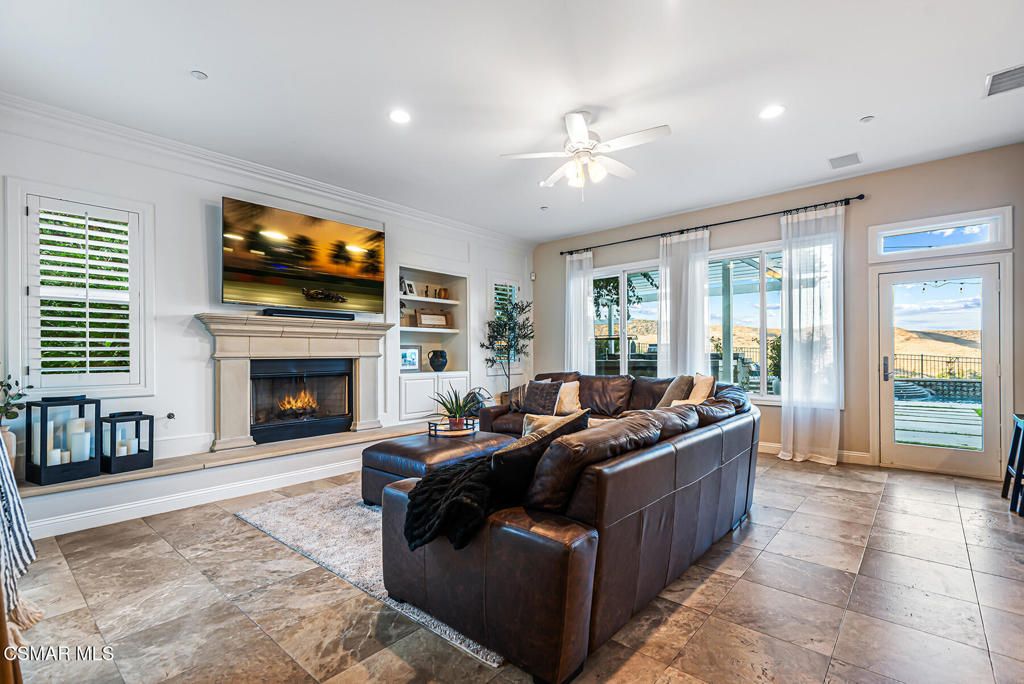 Image 12 of property listing at 457 Vineyard Drive, Simi Valley, CA 93065