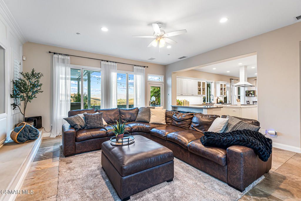 Image 13 of property listing at 457 Vineyard Drive, Simi Valley, CA 93065