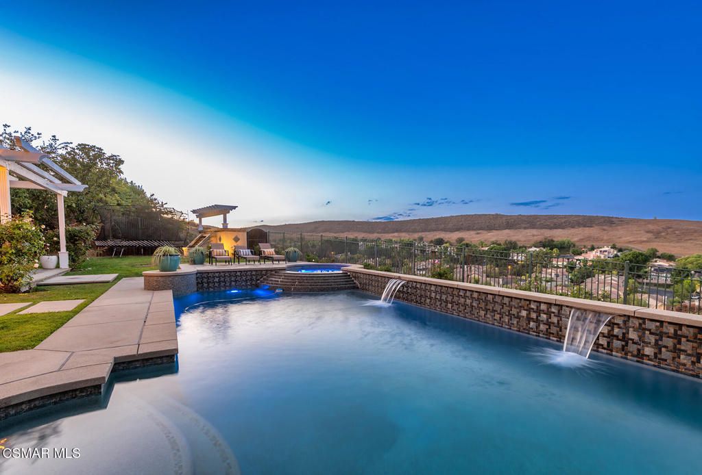 Image 2 of property listing at 457 Vineyard Drive, Simi Valley, CA 93065