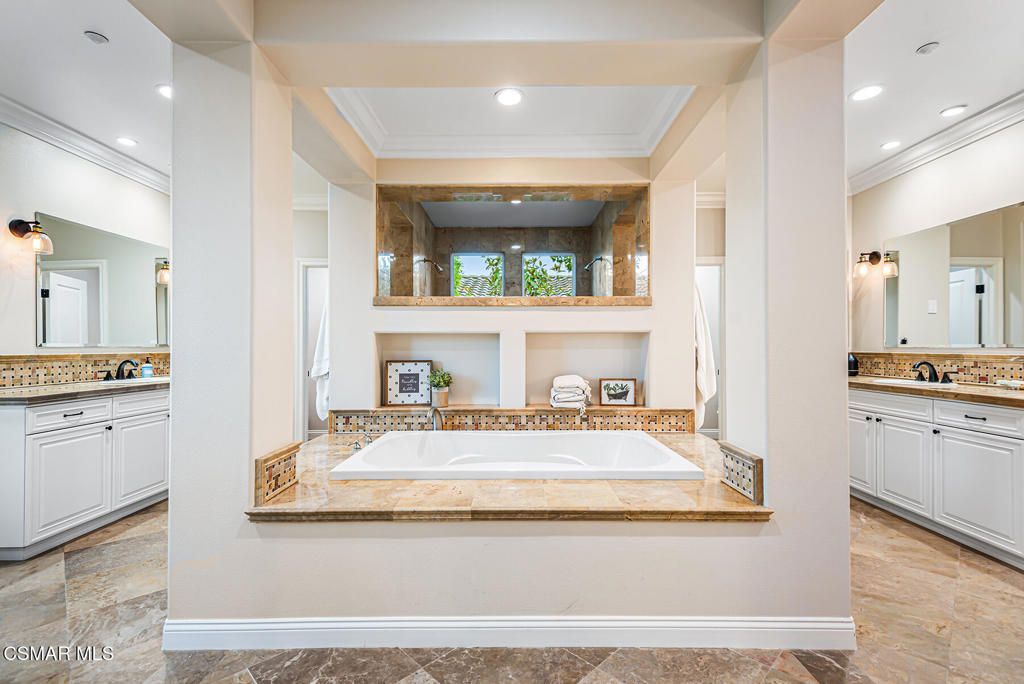 Image 24 of property listing at 457 Vineyard Drive, Simi Valley, CA 93065