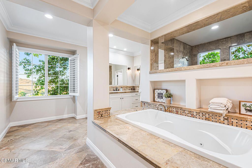 Image 25 of property listing at 457 Vineyard Drive, Simi Valley, CA 93065