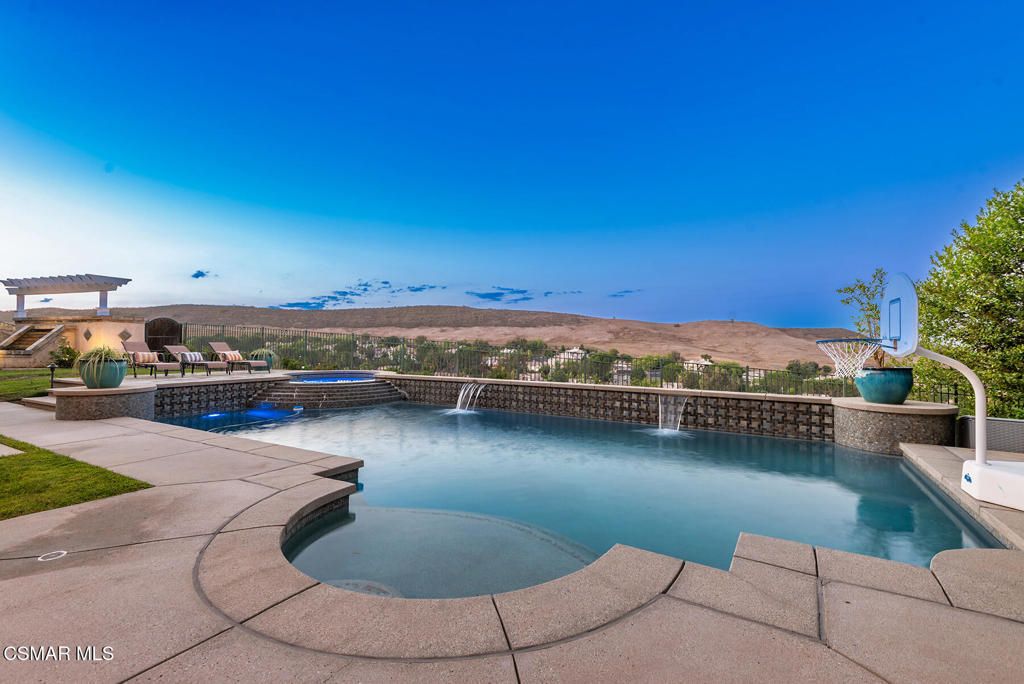 Image 34 of property listing at 457 Vineyard Drive, Simi Valley, CA 93065