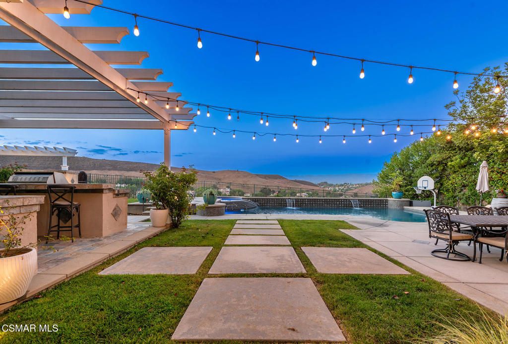 Image 4 of property listing at 457 Vineyard Drive, Simi Valley, CA 93065