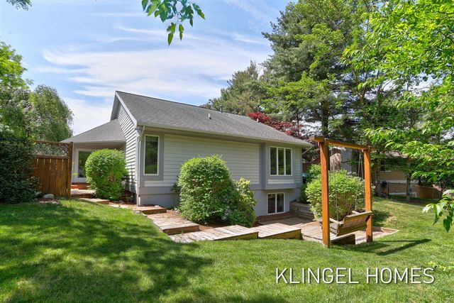 17829 Cherokee Drive, Spring Lake, MI 49456