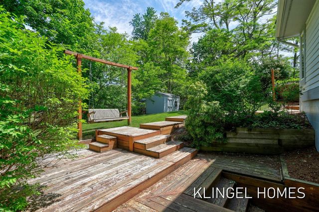 17829 Cherokee Drive, Spring Lake, MI 49456