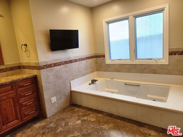 1626 S Canfield Avenue, Los Angeles, CA 90035