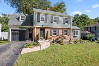 62 Blue Ridge Lane, West Hartford, CT 06117