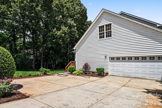10403 Persimmon Creek Drive, Charlotte, NC 28227