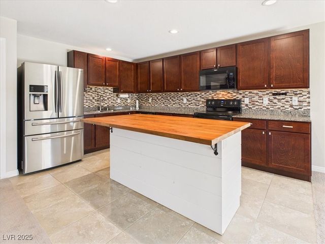 3807 East Sedgwick Avenue, Pahrump, NV 89061