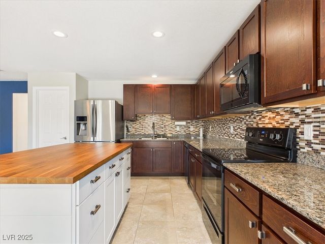 3807 East Sedgwick Avenue, Pahrump, NV 89061