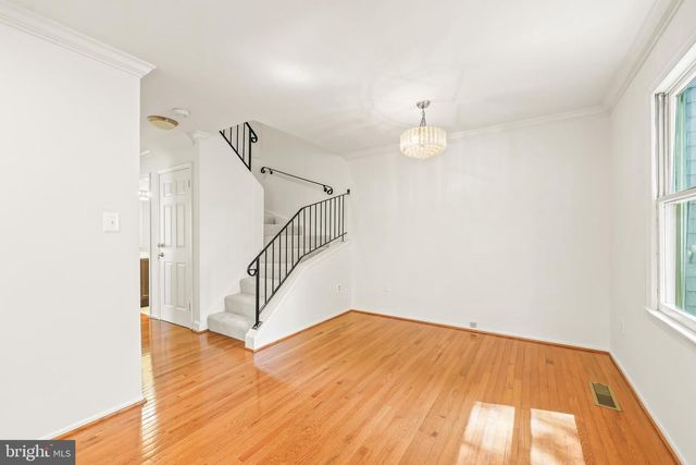 9909 KINGSBRIDGE DR, Fairfax, VA 22031