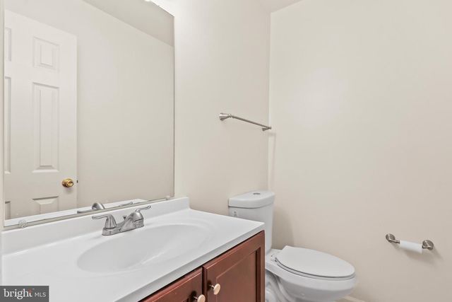 9909 KINGSBRIDGE DR, Fairfax, VA 22031