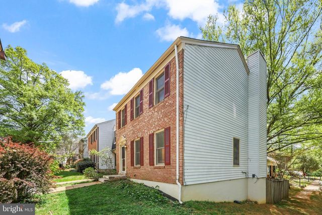 9909 KINGSBRIDGE DR, Fairfax, VA 22031