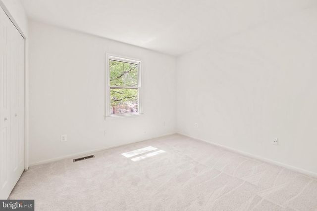 9909 KINGSBRIDGE DR, Fairfax, VA 22031