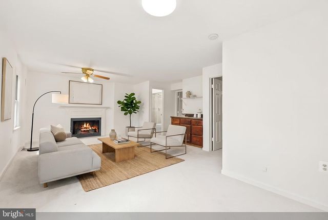 9909 KINGSBRIDGE DR, Fairfax, VA 22031