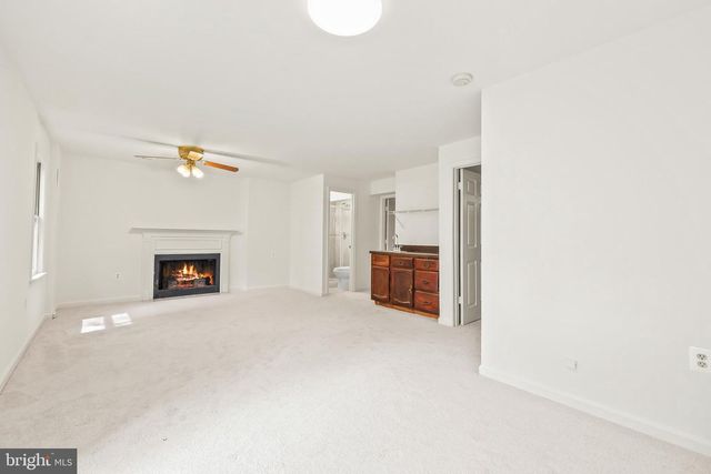 9909 KINGSBRIDGE DR, Fairfax, VA 22031