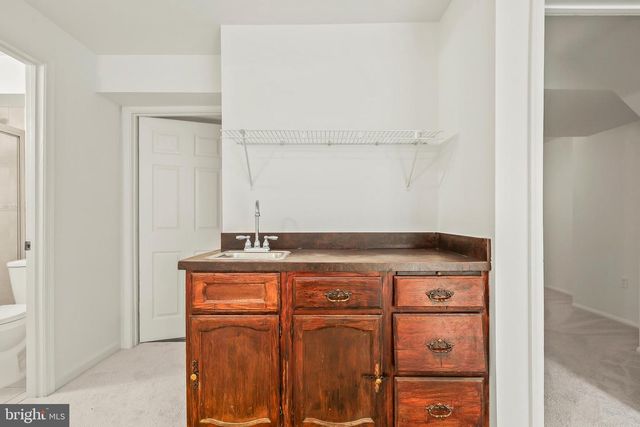 9909 KINGSBRIDGE DR, Fairfax, VA 22031