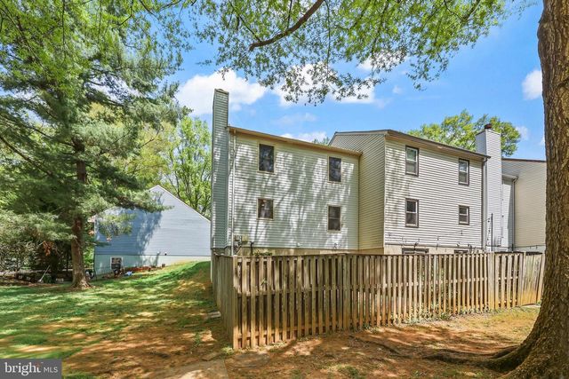9909 KINGSBRIDGE DR, Fairfax, VA 22031