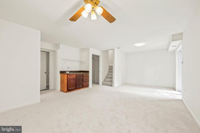 9909 KINGSBRIDGE DR, Fairfax, VA 22031