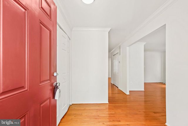 9909 KINGSBRIDGE DR, Fairfax, VA 22031