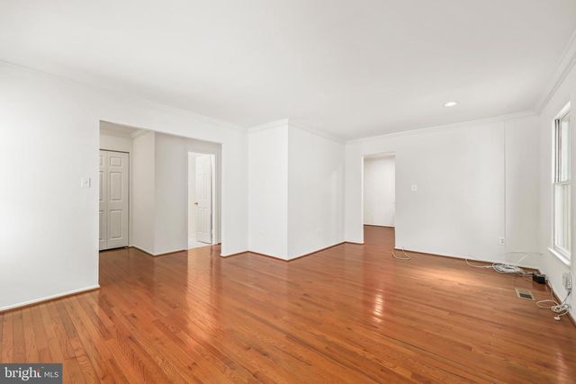 9909 KINGSBRIDGE DR, Fairfax, VA 22031