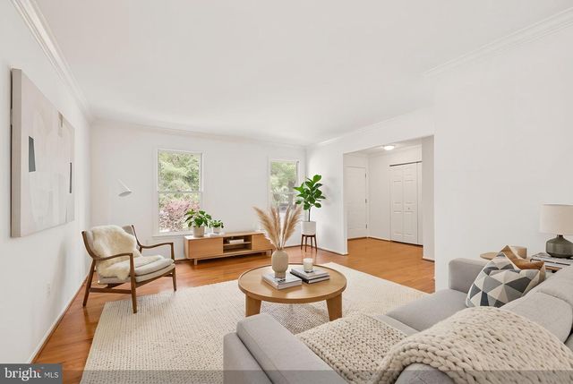9909 KINGSBRIDGE DR, Fairfax, VA 22031