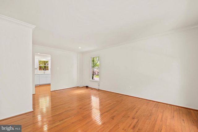 9909 KINGSBRIDGE DR, Fairfax, VA 22031