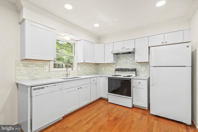 9909 KINGSBRIDGE DR, Fairfax, VA 22031