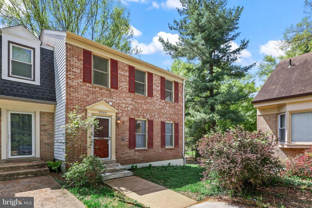 9909 KINGSBRIDGE DR, Fairfax, VA 22031