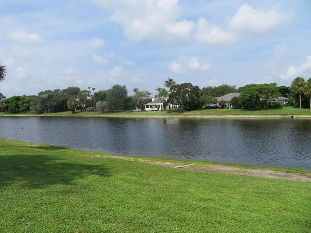 18480 SE Lakeside Drive, Jupiter, FL 33469