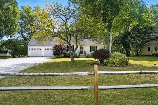 2677 Peters Corners Road, Alden, NY 14004