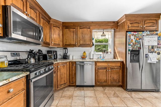 40 Benefit St, Attleboro, MA 02703
