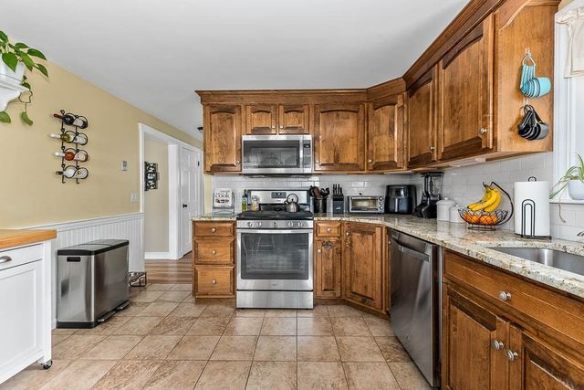 40 Benefit St, Attleboro, MA 02703