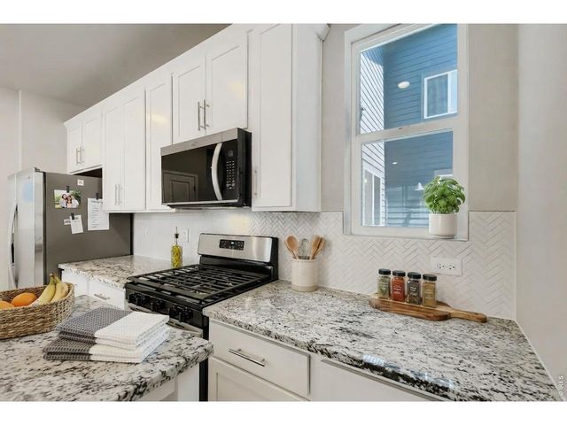 2430 Heyworth Ln, Fort Collins, CO 80524