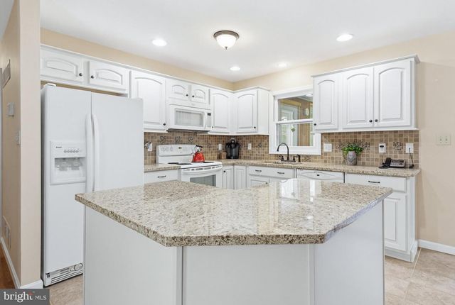 662 BEDINGTON CIR, Manheim, PA 17545
